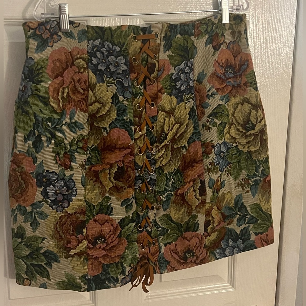 Floral Print High Waist Grommet Lace Up Skirt BRAND NEW